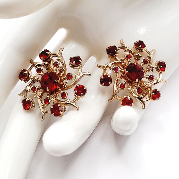 Vintage 1950s Twin Pins, Red Rhinestones, Gold Tone, 1 1/8 Inches - Picture 2 of 7